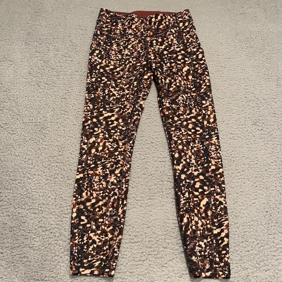 Lululemon Invigorate High-Rise Tight 25"
Motion Flux Multi size 6 - Picture 2 of 7